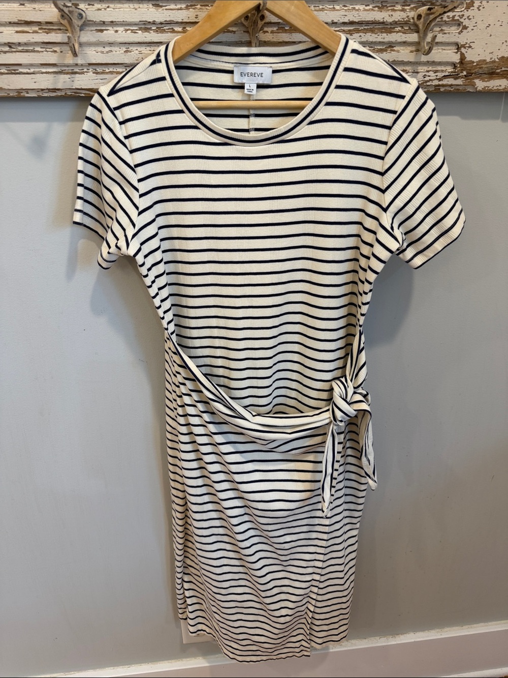 Evereve Striped Tie-Waist Midi Dress in Cream and Navy Size Large - Picture 2 of 8